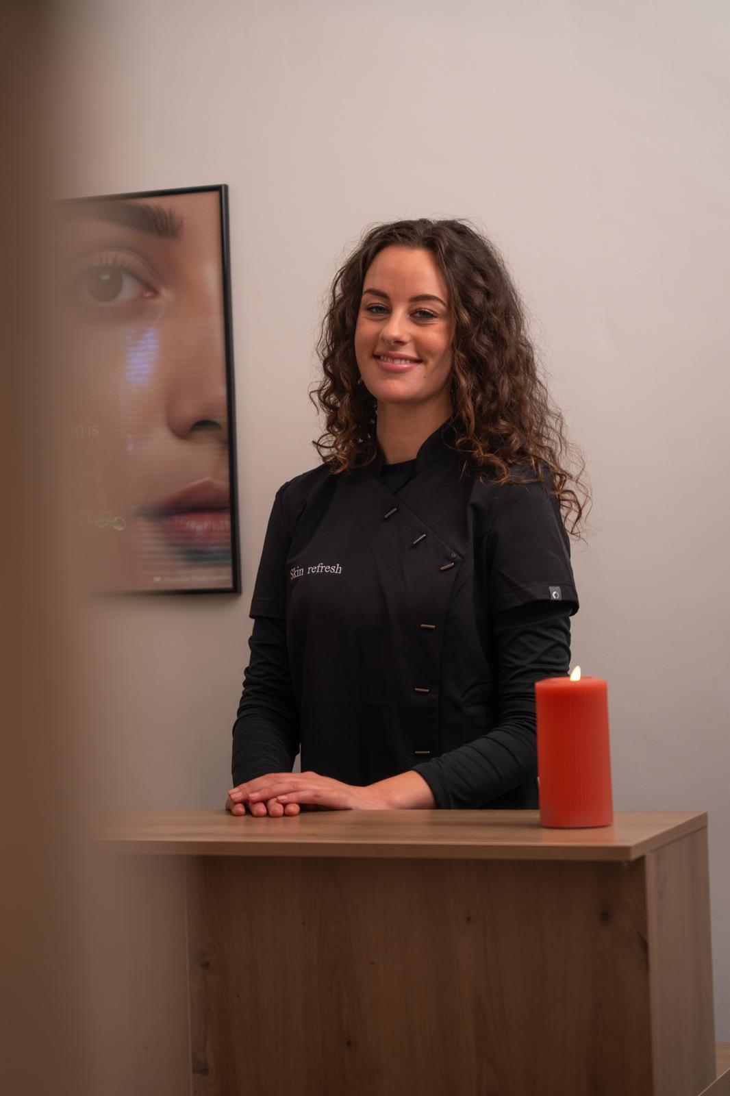 Sanne Peek, gediplomeerd huidtherapeut bij Skin Refresh in Utrecht